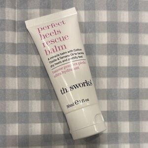 3/15$ ✨ BNIB This Works Perfect Heels Rescue Balm Travel size 30ml tamanu oil